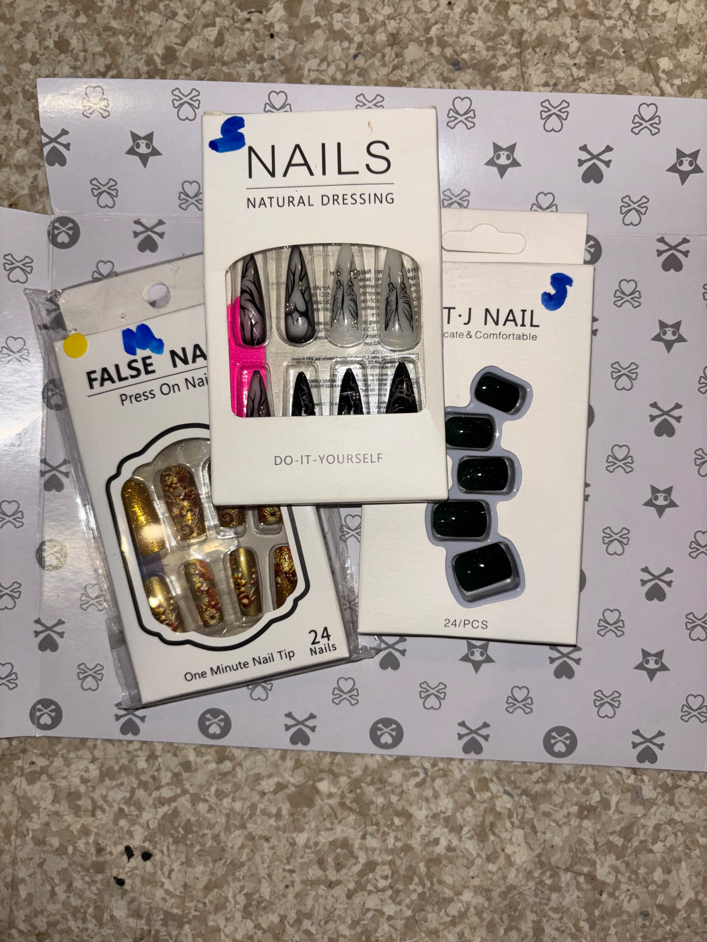 Press-on nails — 3 sets